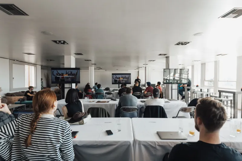 Stop Chasing the Feed: Why the Smartest Indie Creators Are Building Crowds, Not Click Counts